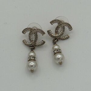 CHANEL Gold and Pearl Drop Earrings